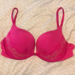 VS pink bra
